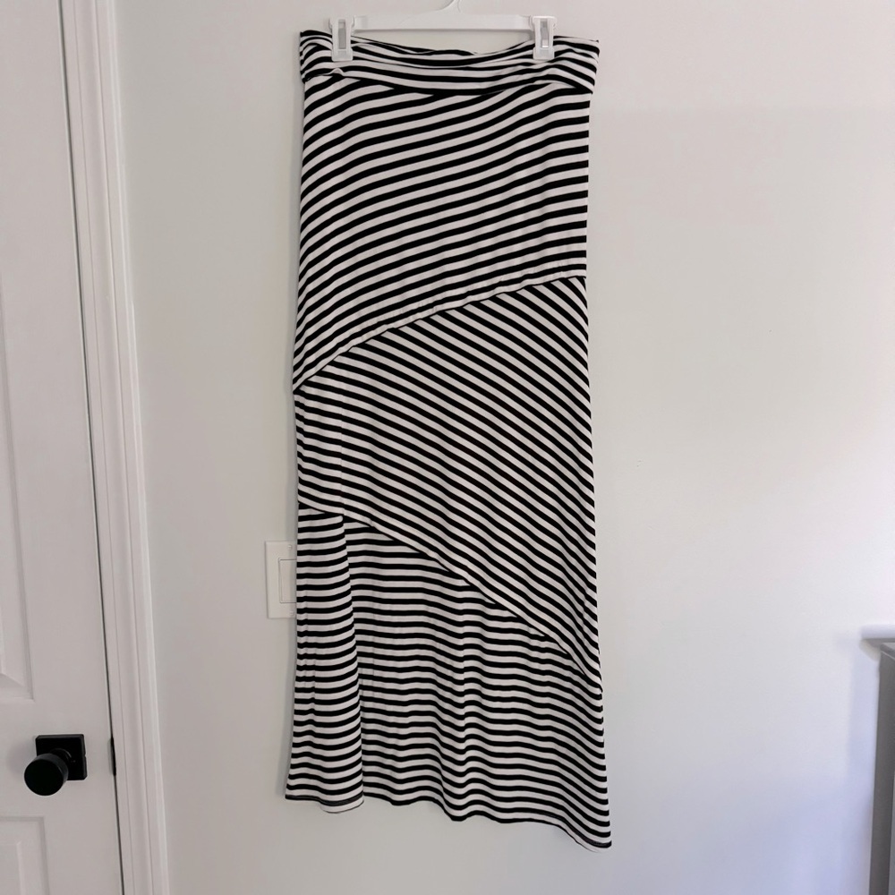 Dalia Collection Black and White Angled Stripe‎ Maxi Skirt Size Medium